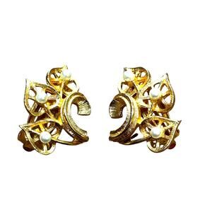 Vintage mid century clip on earrings gold & faux pearls classic feminine luxury